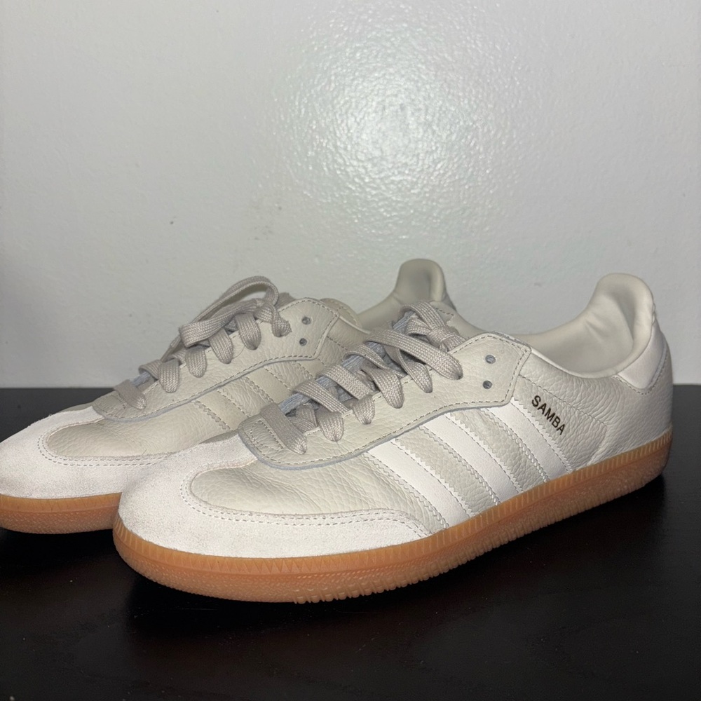 Adidas’s Samba OG Athletic Shoe - Picture 6 of 9